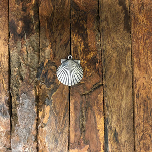 "Shell Charm" Antique Silver (16mm x 18mm)